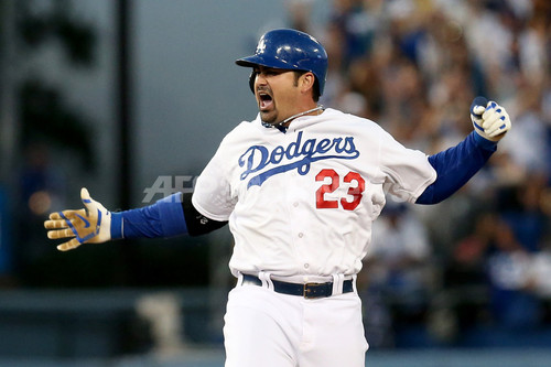 ドジャースが本拠地で勝利 対戦成績を1勝2敗に 写真10枚 ファッション ニュースならmode Press Powered By Afpbb News