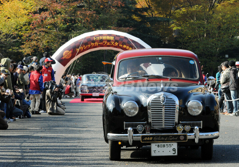 クラシックカー約100台、都内をパレード