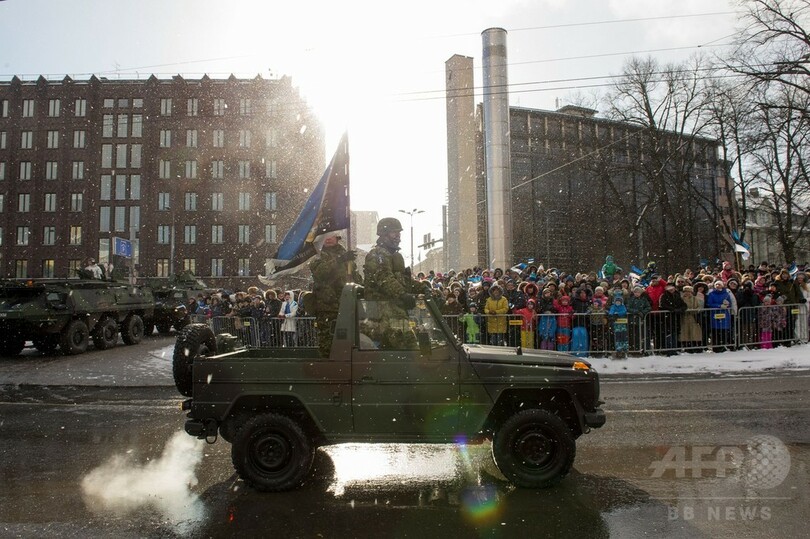 エストニア、独立宣言から100周年 首都で軍事パレード