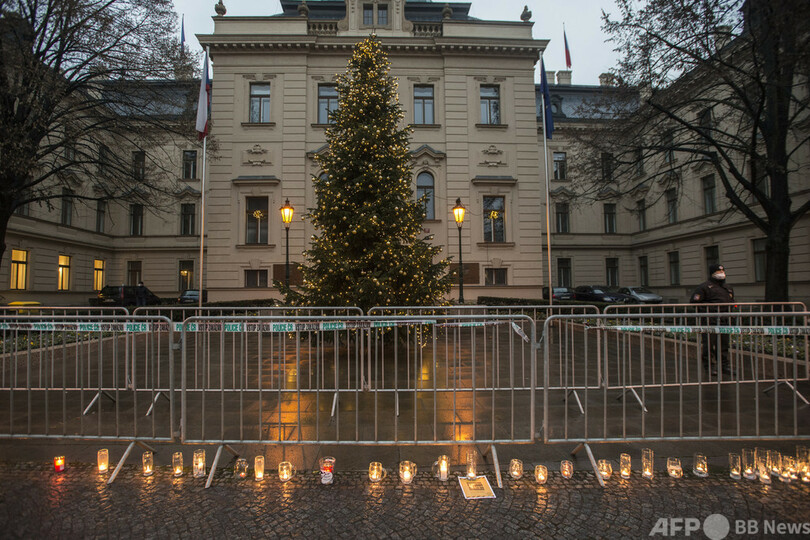 【今日の1枚】怪獣も便器も動員、コロナ対策に抗議