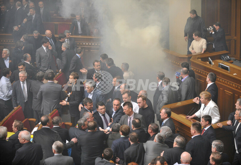 ウクライナ議会、露海軍の駐留期限延長で大パニックに