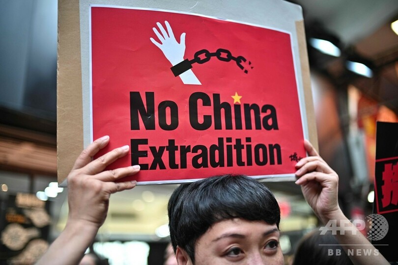 香港で「13万人超」デモ、中国本土への容疑者引き渡しに抗議