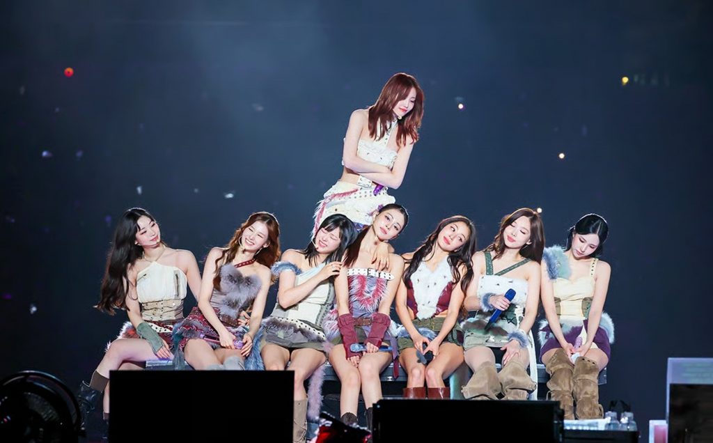 TWICE、香港カイタクスタジアムで360度公演成功 写真枚 国際ニュース