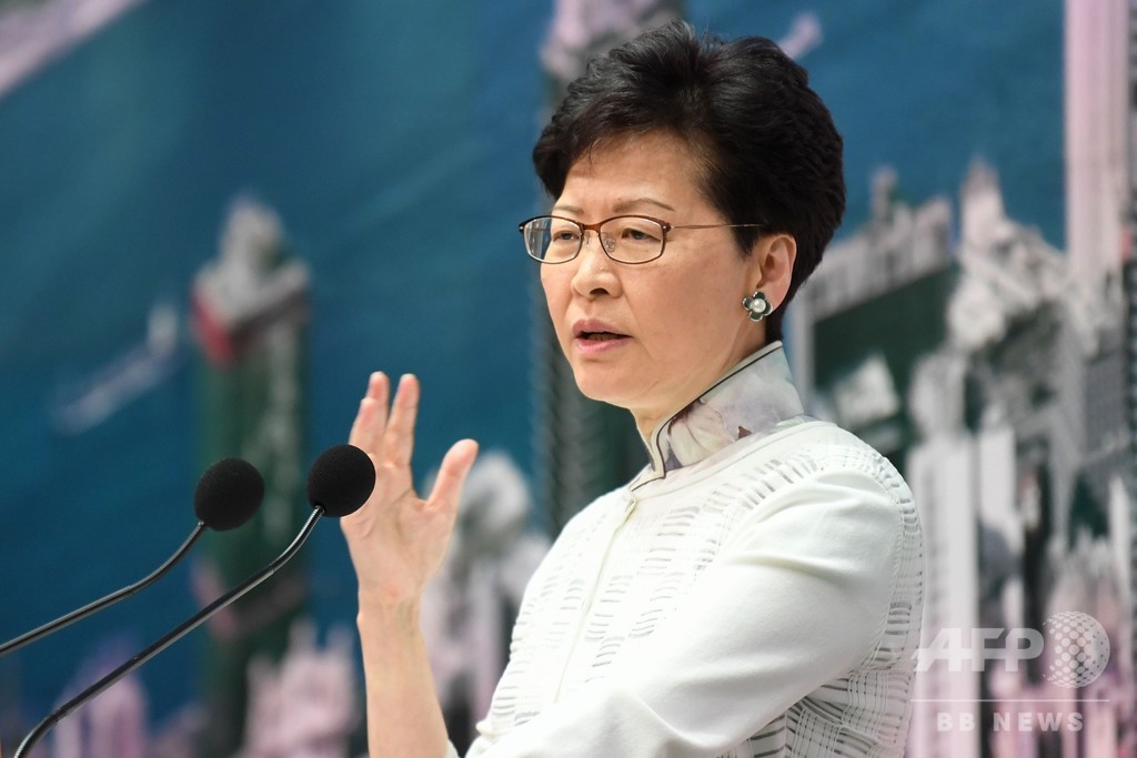 香港行政長官、「逃亡犯条例」めぐる混乱で「心の底から謝罪」 香港行政長官、「逃亡犯条例」めぐる混乱で「心の底から謝罪」