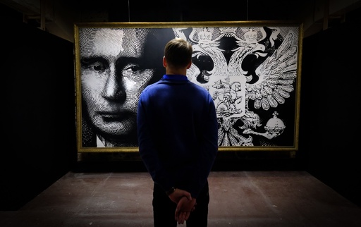 プーチン　絵画 プーチン露大統領が62歳の誕生日、「英雄」絵画展や10万人