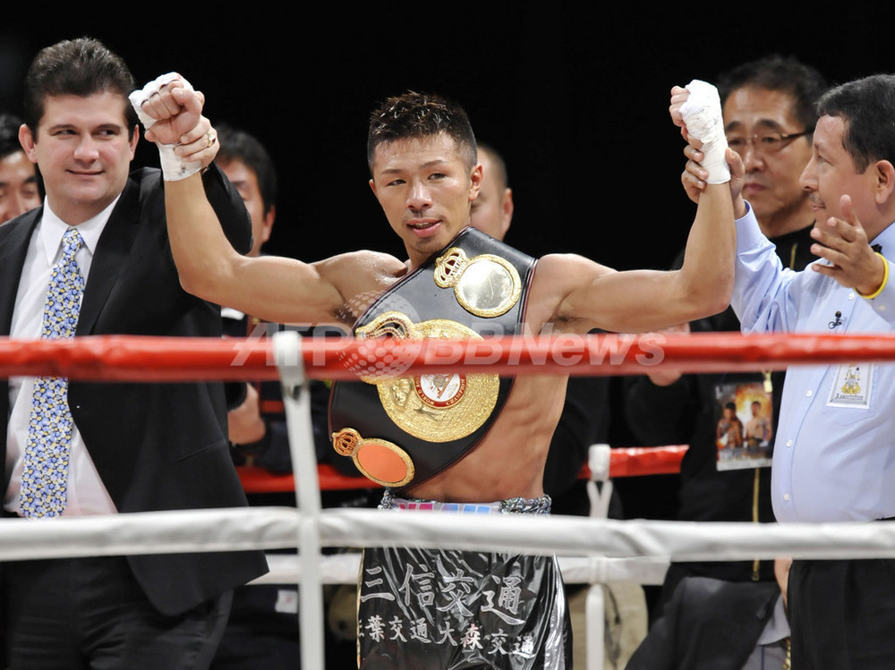 内山 12回TKO勝ちで王座奪取 写真5枚 国際ニュース：AFPBB News