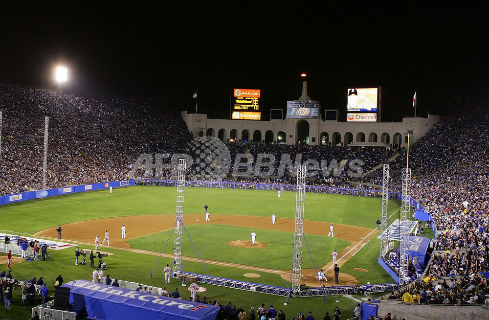 ロサンゼルス・メモリアル・コロシアムでオープン戦開催 写真20枚 国際ニュース：AFPBB News