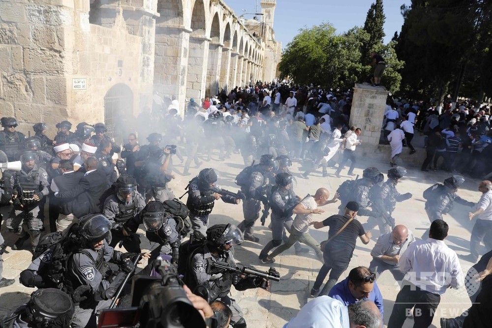 エルサレム聖地でイスラエル治安部隊とパレスチナ人ら衝突 祝日重なり緊張高まる 写真9枚 国際ニュース afpbb news