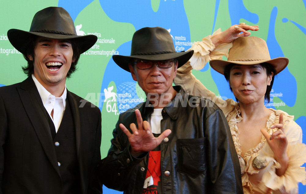 三池監督 スキヤキ ウエスタン ジャンゴ 上映 伊藤英明と桃井かおり登場 写真7枚 国際ニュース Afpbb News