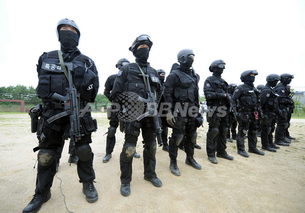 韓国海洋警察庁、特殊部隊の対テロ訓練を公開 写真8枚 ファッション