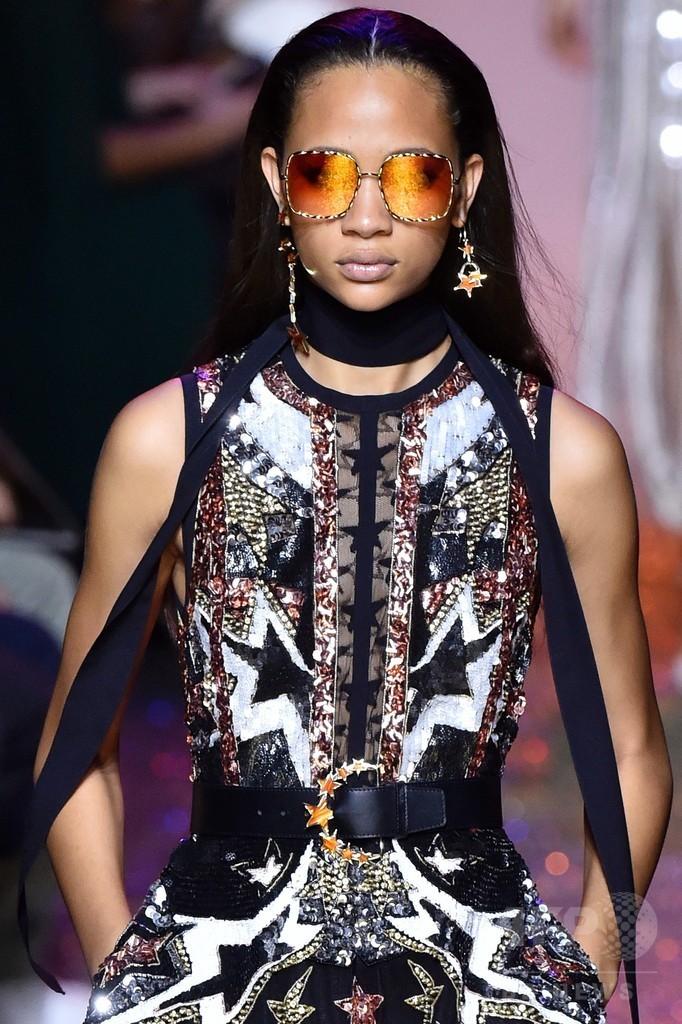 「エリー・サーブ」17年春夏