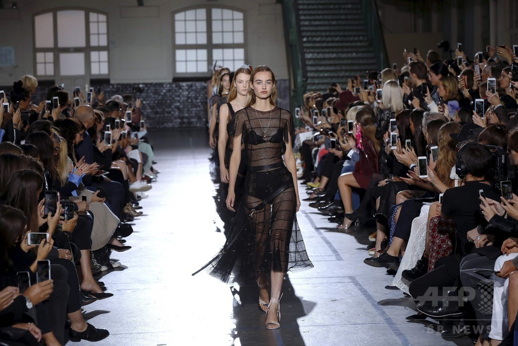 「ジョン・ガリアーノ」17年春夏