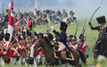 ベルギーの首都ブリュッセル（Brussels）南方にあるワーテルロー（Waterloo）の古戦場跡で21日、ナポレオン・ボナパルト（Napoleon Bonaparte）率いる仏軍が英国とプロイセン軍に敗れた「ワーテルローの戦い」が再現された。「戦い」には、欧州20か国の歴史愛好家ら1200人が、当時の兵士に扮（ふん）して熱戦を繰り広げた。

「ワーテルローの戦い」は1815年6月18日、ナポレオン率いる7万2000人のフランス軍が、ウェリントン公（Duke of Wellington）率いる英軍とゲプハルト・フォン・ブリュッヘル元帥（Gebhard von Blucher）率いる12万のプロイセン軍に大敗を喫した戦いとして有名（6月21日撮影）。(c)AFP/DOMINIQUE FAGET