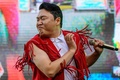 韓国ソウルの高麗大学校で行われたライブコンサートでパフォーマンスを披露するPSY（2022年5月27日撮影）。(c)ANTHONY WALLACE / AFP