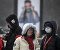 ロシア・モスクワの通りを歩くマスク姿の観光客（2020年1月29日撮影）。(c)Alexander NEMENOV / AFP