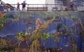 南米コロンビア・メデジン（Medellin）の最貧国地区のひとつ「コムーナ13（Comuna 13）」の街中に描かれた壁画（2014年4月1日撮影）。(c)AFP/Raul ARBOLEDA