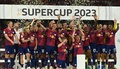 ドイツ・スーパーカップ、バイエルン・ミュンヘン対RBライプツィヒ。優勝を喜ぶRBライプツィヒの選手（2023年8月12日撮影）。(c)CHRISTOF STACHE/ AFP