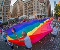 米ニューヨークで行われた性的少数者の祭典「プライド」パレードの参加者（2019年6月30日撮影）。(c)AFP PHOTO / FLORIDA KEYS NEWS BUREAU / JONATHAN ATKIN