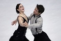フィギュアスケート・グランプリ（GP）シリーズ第5戦、エリック ・ボンパール杯（Trophee Eric Bompard 2013）アイスダンス・ショートダンス（SD）。演技に臨むテッサ・ヴァーチュー（Tessa Virtue）/スコット・モイア（Scott Moir）組（2013年11月15日撮影）。(c)AFP/KENZO TRIBOUILLARD