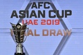 アラブ首長国連邦（UAE）のドバイで行われた第17回アジアカップの組み合わせ抽選会で展示された優勝トロフィー（2018年5月4日撮影）。(c)AFP PHOTO / GIUSEPPE CACACE