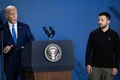 米首都ワシントンで開催された北大西洋条約機構（NATO）首脳会議関連の会合で、ウクライナのウォロディミル・ゼレンスキー大統領をロシアのウラジーミル・プーチン大統領と誤って紹介した直後のジョー・バイデン米大統領（2024年7月11日撮影）。(c)Brendan Smialowski / AFP