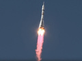 カザフスタン・バイコヌール宇宙基地から打ち上げられたロシアの宇宙船ソユーズ。ロスコスモス提供（2021年10月5日撮影・公開）。(c)AFP PHOTO / Russian space agency Roscosmos