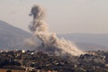 レバノン南部ヒアムで、イスラエル軍の空爆を受け立ち上る煙（2024年10月29日撮影）。(c)AFP
