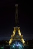 五輪シンボルが取り外されたフランス・パリのエッフェル塔（2024年9月27日撮影）。(c)GEOFFROY VAN DER HASSELT / AFP
