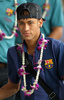 スペイン1部リーグのFCバルセロナ（FC Barcelona）は5日、タイのドンムアン空港（Don Muang Airport）に到着した。

FCバルセロナは7日にバンコク（Bangkok）のラジャマンガラ・スタジアム（Rajamangala Stadium）でタイ代表と親善試合を行う。

空港に到着したネイマール（Neymar da Silva Santos Junior、2013年8月5日撮影）。(c)AFP/PORNCHAI KITTIWONGSAKUL