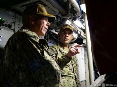 幹部乗組員　アドルフ　sp 幹部乗組員 アドルフ sp 南シナ海で事故の原潜艦長ら解任 米海軍 写真