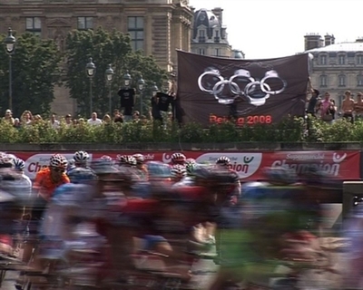 【動画】国境なき記者団、ツール・ド・フランスでも中国に抗議活動