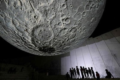 【今日の1枚】衝突寸前？ 難民キャンプで月の博物館 パレスチナ