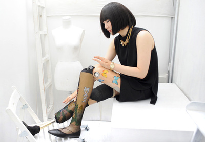 義足のアーティスト・片山真理の運命を変えた３人の男【前編】