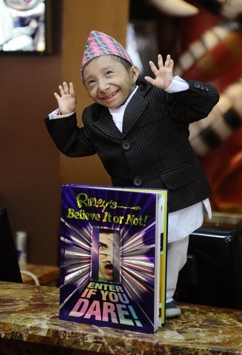 世界最小の男、NYに現る ブロンド美女にご関心