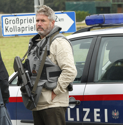 密猟者が警官ら4人射殺、自宅に火を付け死亡 オーストリア