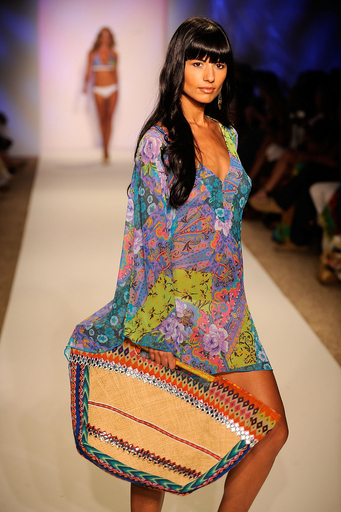 ＜マイアミ スイム2010＞カフェ・スイムウェア、新作を発表