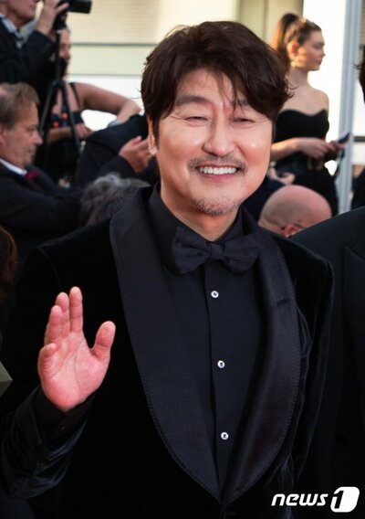 ソン・ガンホ主演男優賞、パク・チャヌク監督賞…韓国、カンヌ映画祭初の2冠 – KOREA WAVE