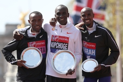キプチョゲがロンドン・マラソン優勝、ファラーは3位