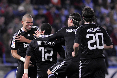 レアル・マドリード レクレアティボ下しバルセロナ追走