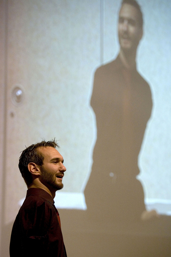 四肢のない男性、コスタリカで講演