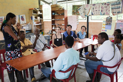 UNHCR特使になったA・ジョリーさん、コロンビアを訪問