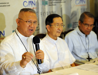 教義に反する政治家を狙い撃ち、比カトリック教会が「踏み絵作戦」