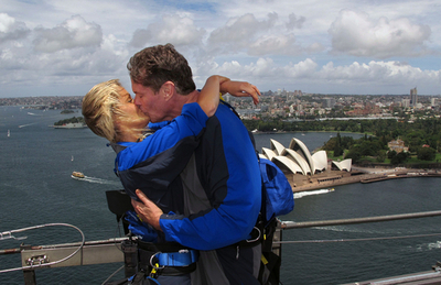 俳優デヴィッド・ハッセルホフ、ハーバーブリッジ頂上で3度目のプロポーズ