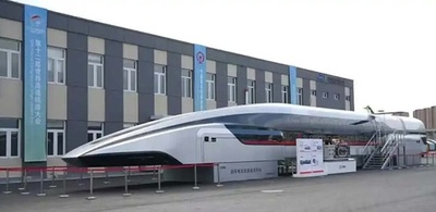 中国初の超電導高速リニア試作車 世界高速鉄道会議で公開