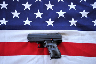 4歳息子に撃たれた銃愛好家の母親、安全スピーチ10回に同意