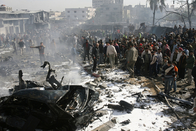 イスラエル軍がガザに大規模空爆、報復でイスラエルにも死者