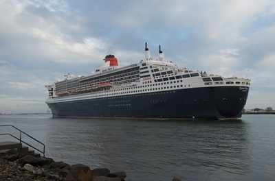 豪華客船クイーン・メリー2、米ニューヨークに到着