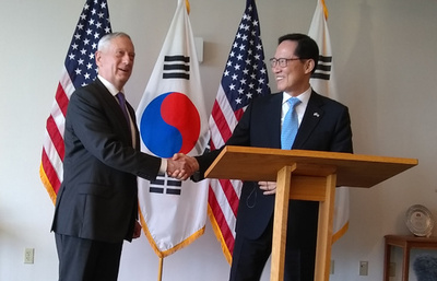 マティス米国防長官、北朝鮮への圧力継続を 韓国国防相と会談