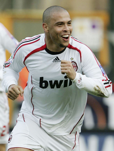 ＜サッカー セリエA＞ミラン ロナウドが2得点を挙げてシエナとの打ち合いを制す - イタリア