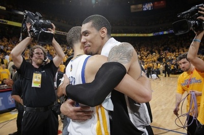 スパーズがウォリアーズを下しカンファレンス決勝へ、NBAプレーオフ